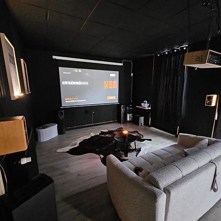 Black Box Cinema Appartement Avec Balneo 埃皮纳勒 外观 照片