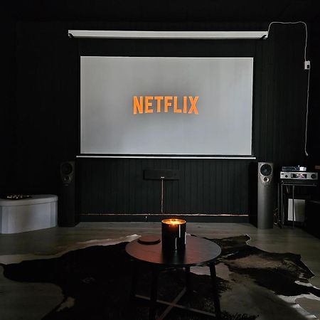 Black Box Cinema Appartement Avec Balneo 埃皮纳勒 外观 照片