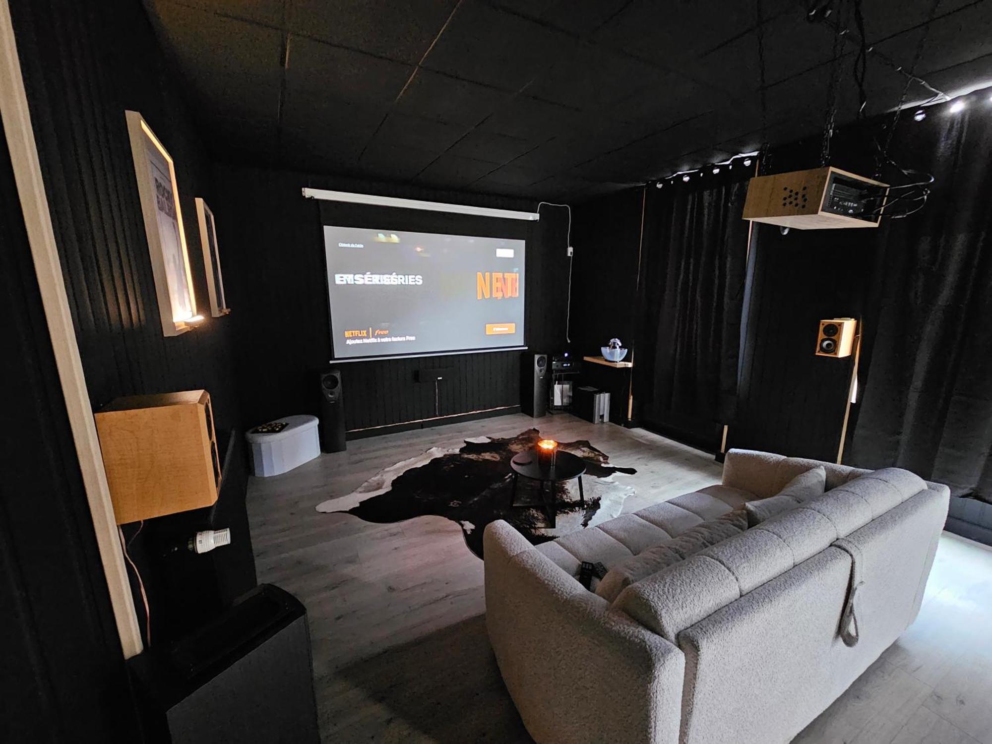 Black Box Cinema Appartement Avec Balneo 埃皮纳勒 外观 照片