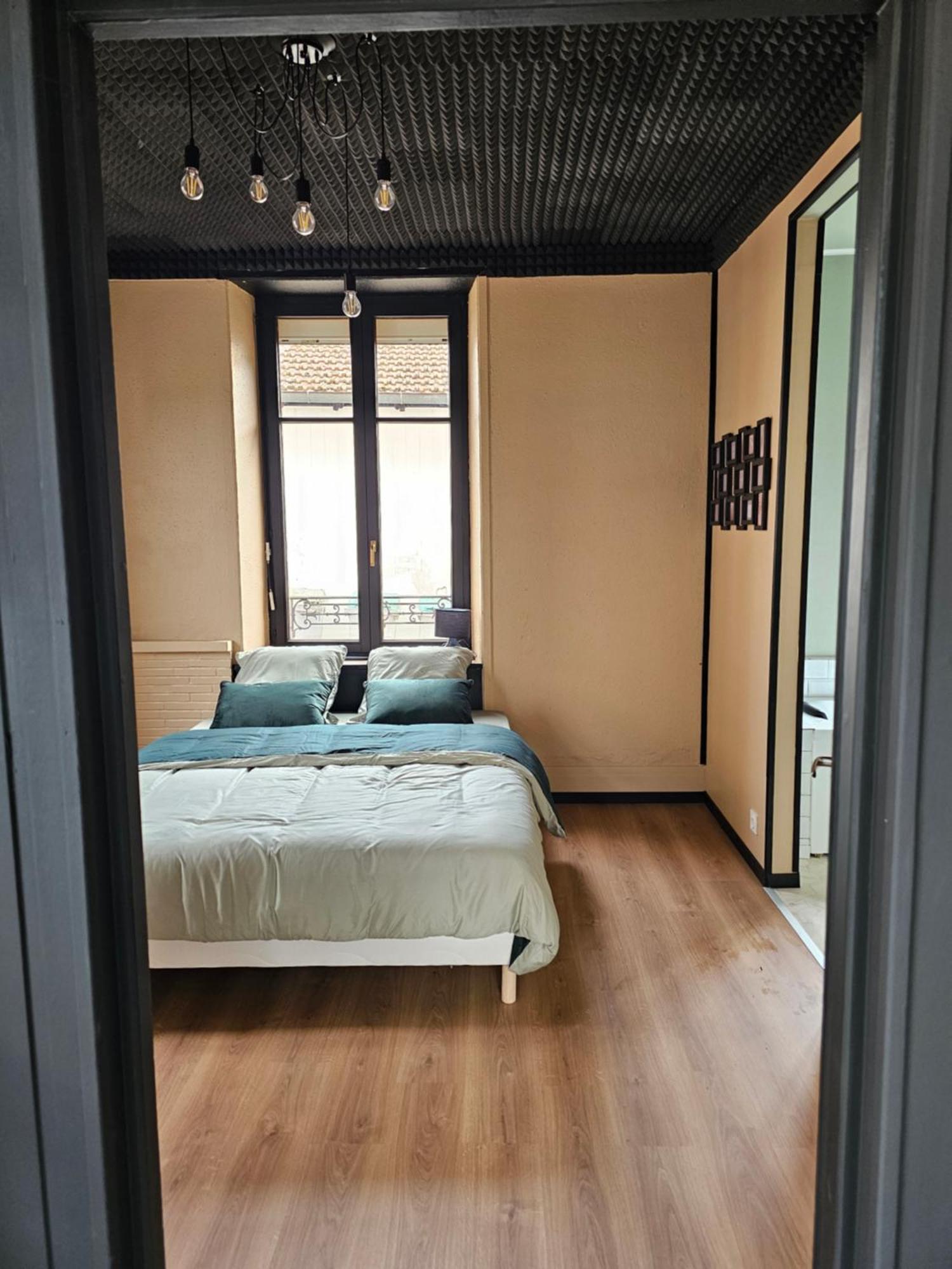 Black Box Cinema Appartement Avec Balneo 埃皮纳勒 外观 照片