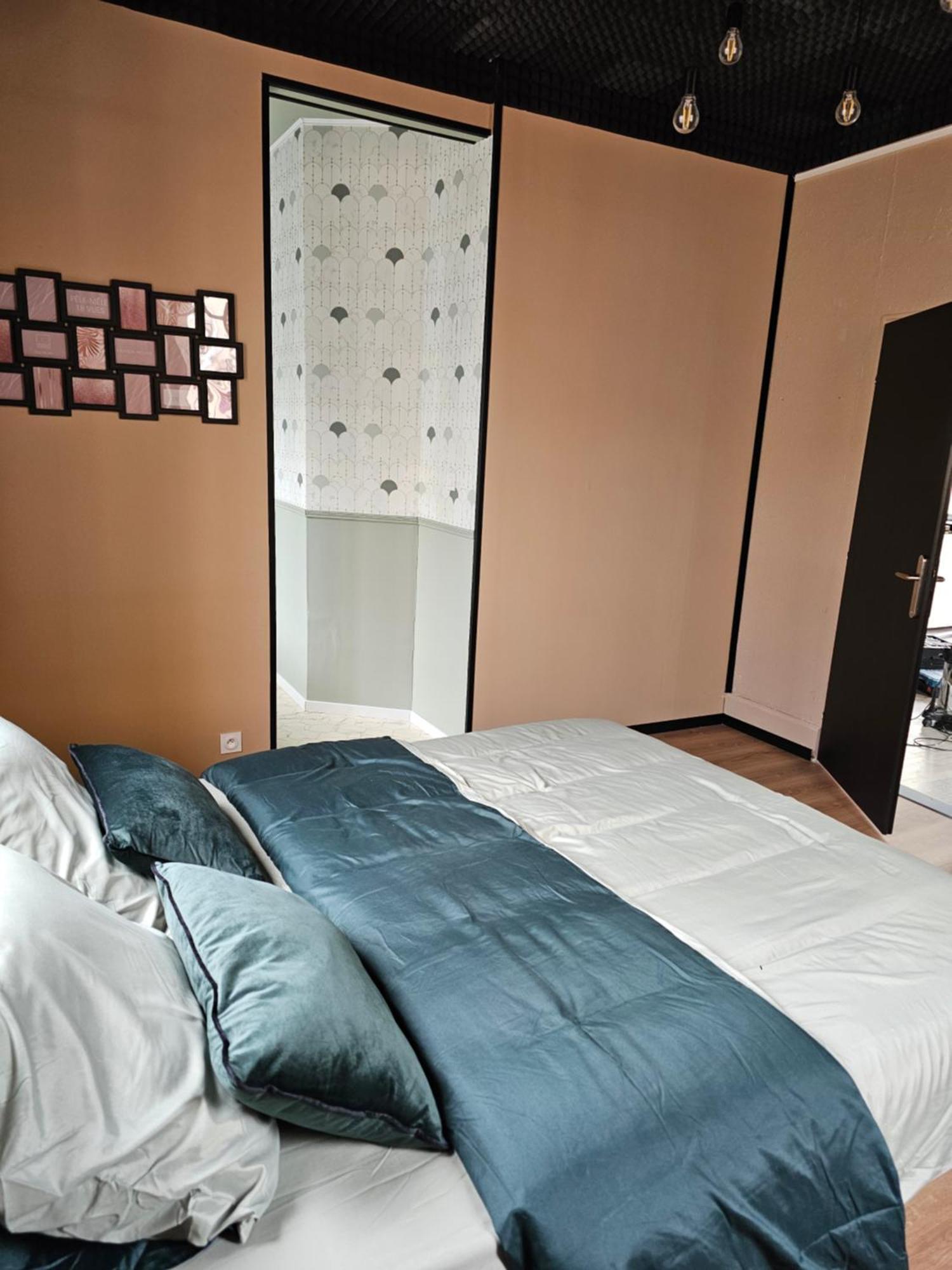 Black Box Cinema Appartement Avec Balneo 埃皮纳勒 外观 照片
